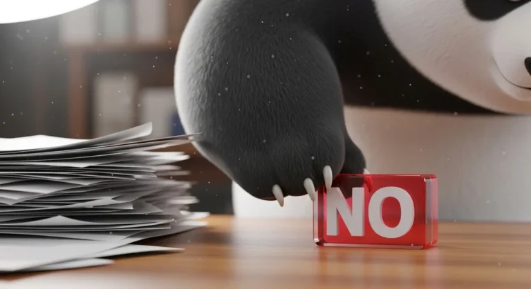 Primer plano de una pata de panda pachoncita empujando papeles y colocando un letrero de "NO".